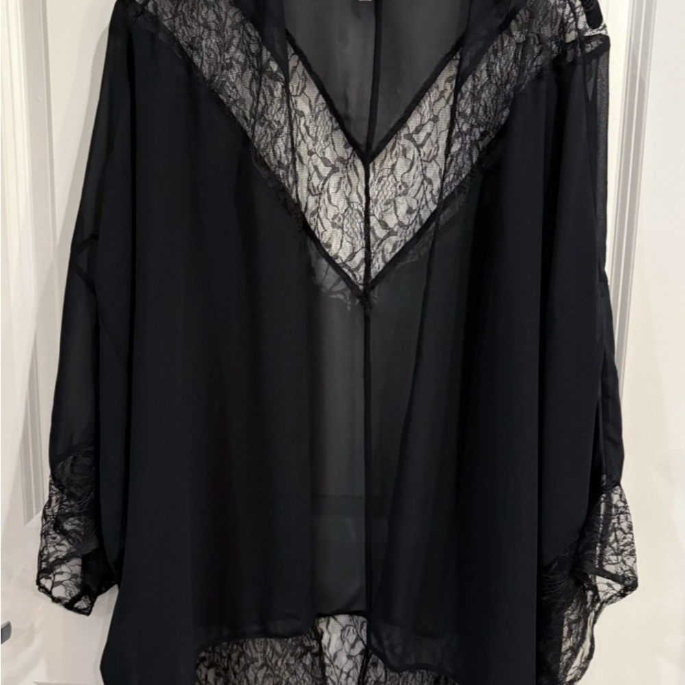 BCBGeneration Elegant Black Lace Kimono Robe